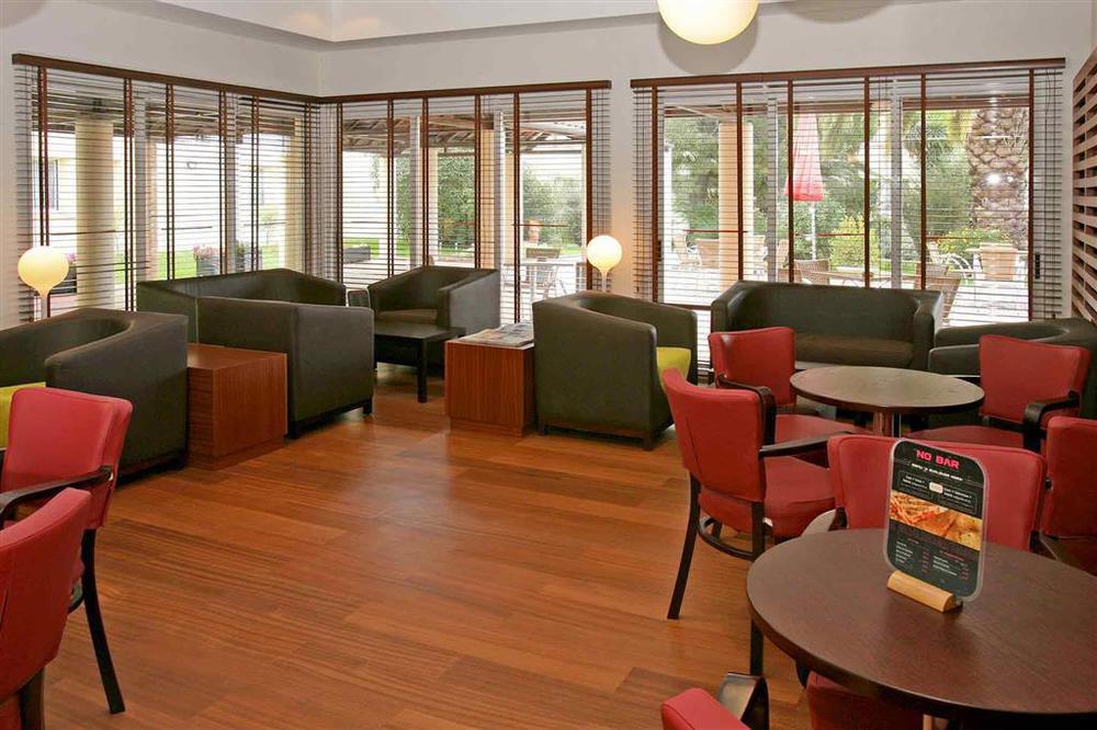 Hotel Ibis سيتوبال المطعم الصورة